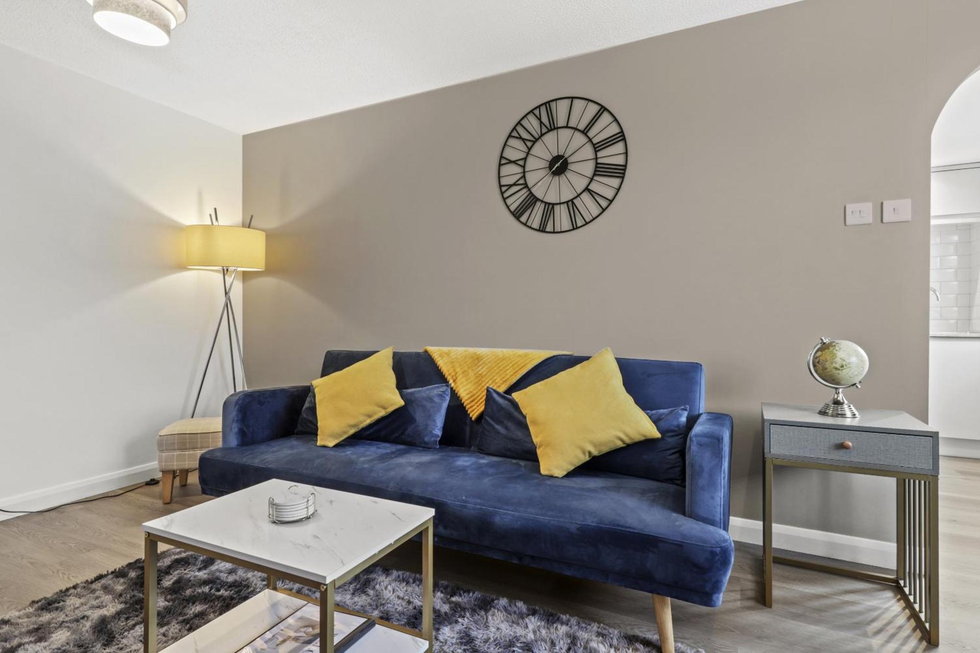 Serviced Apartment In Kettering Town Center - Stylish 2 Bedroom Apartment, Sleeps 4, Free Parking, Wifi, Sky, Netflix Нортхемптон Экстерьер фото