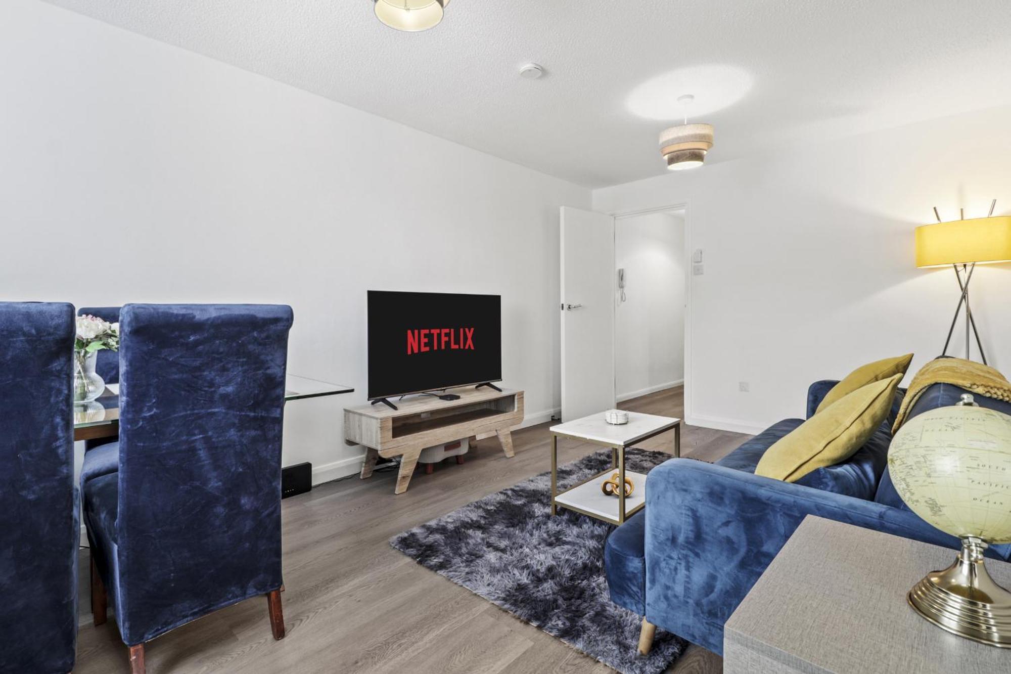 Serviced Apartment In Kettering Town Center - Stylish 2 Bedroom Apartment, Sleeps 4, Free Parking, Wifi, Sky, Netflix Нортхемптон Экстерьер фото